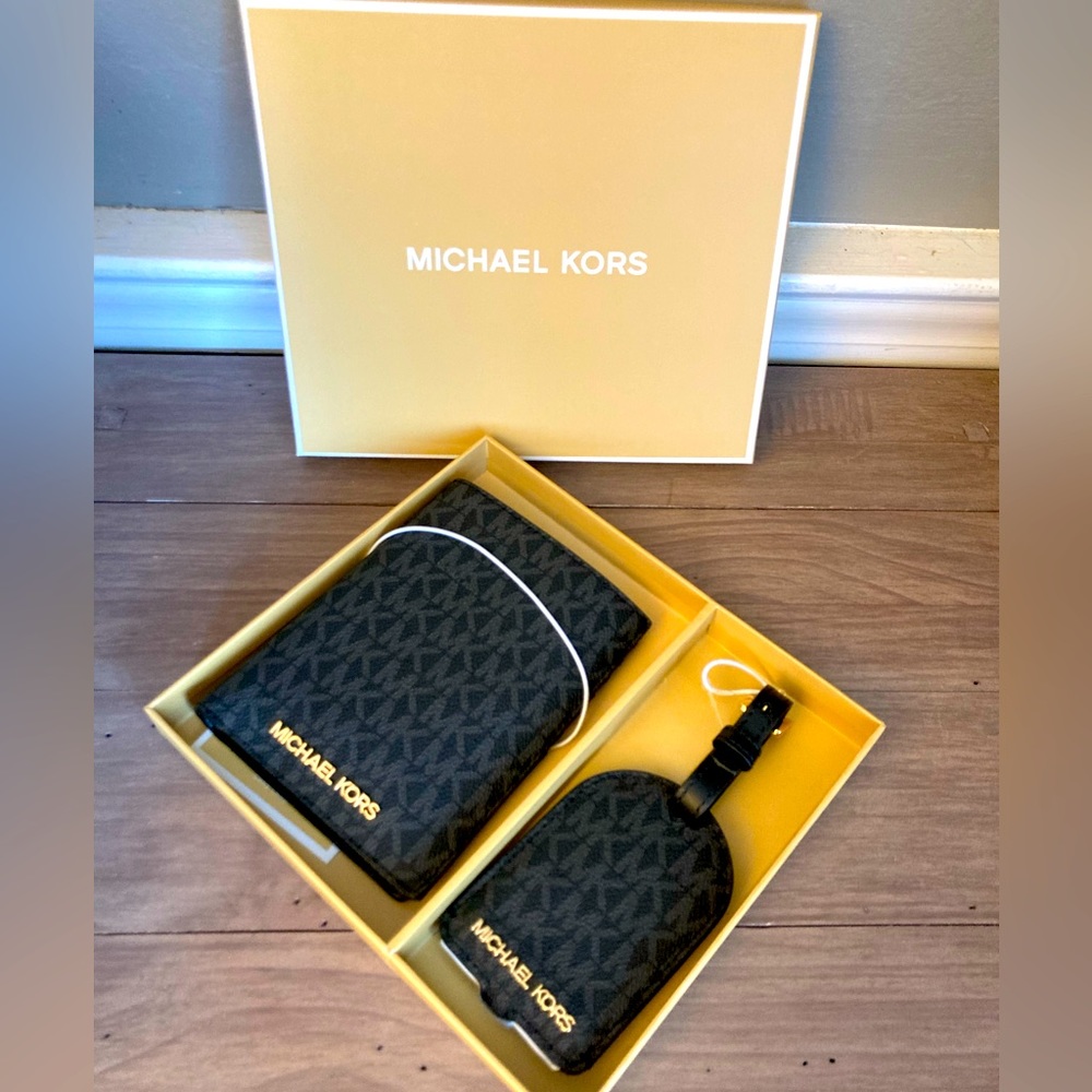 NWT Michael Kors Passport Holder and Luggage Tag